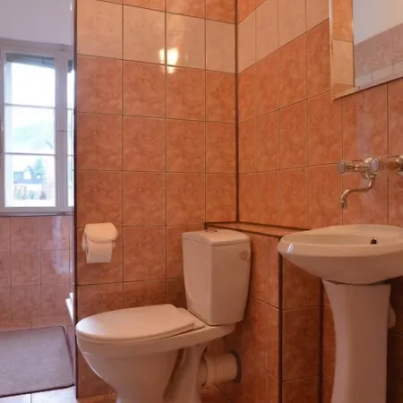 Dom Turystow- Tanie Pokoje Z Lazienkami W Centrum Karpacza Niedaleko Deptaka, Bezplatny Parking, Kuchnia, Cicha Okolica, Wifi, Obok Tanie Obiady - Zestaw 35 Zl