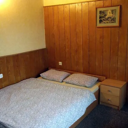 Dom Turystow- Tanie Pokoje Z Lazienkami W Centrum Karpacza Niedaleko Deptaka, Bezplatny Parking, Kuchnia, Cicha Okolica, Wifi, Obok Tanie Obiady - Zestaw 35 Zl Проживание в семье *