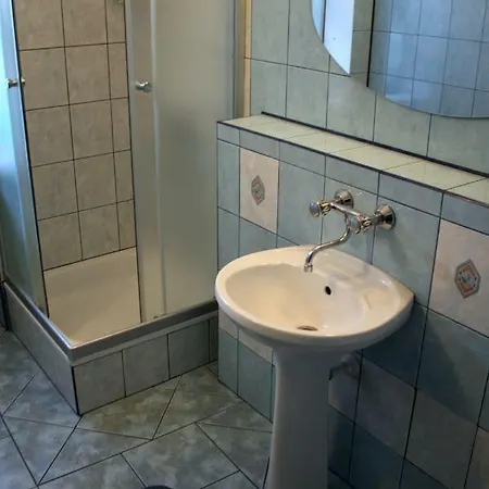 Проживание в семье Dom Turystow- Tanie Pokoje Z Lazienkami W Centrum Karpacza Niedaleko Deptaka, Bezplatny Parking, Kuchnia, Cicha Okolica, Wifi, Obok Tanie Obiady - Zestaw 35 Zl